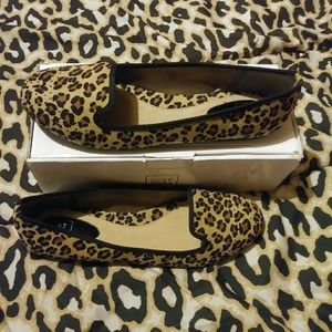 ❄ Accepting Low offers!! Leopard flats